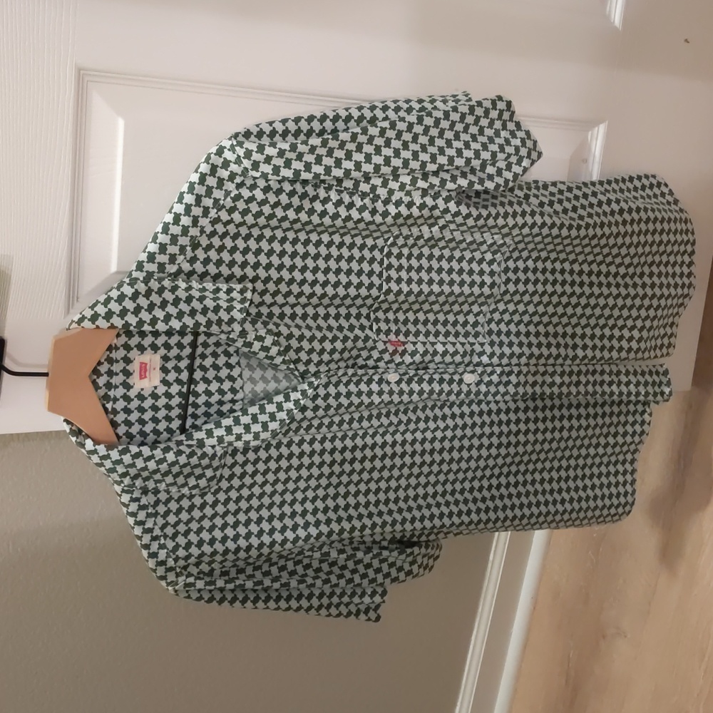 NEW Levi's Women's green patterned Blouse Short Sleeve The Resort Shirt med